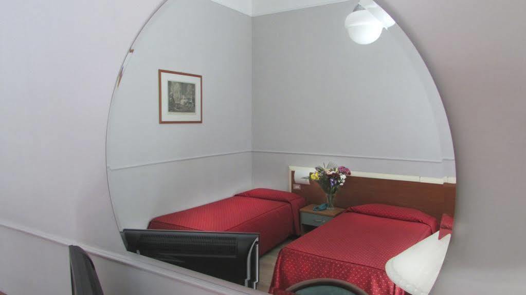Hotel Johnny Milan Luaran gambar